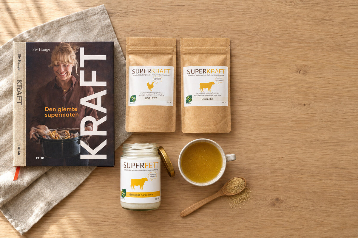 Boka Kraft - den glemte supermaten, to poser Superkraft, et glass Superfett og en kopp kraft på et eikebord