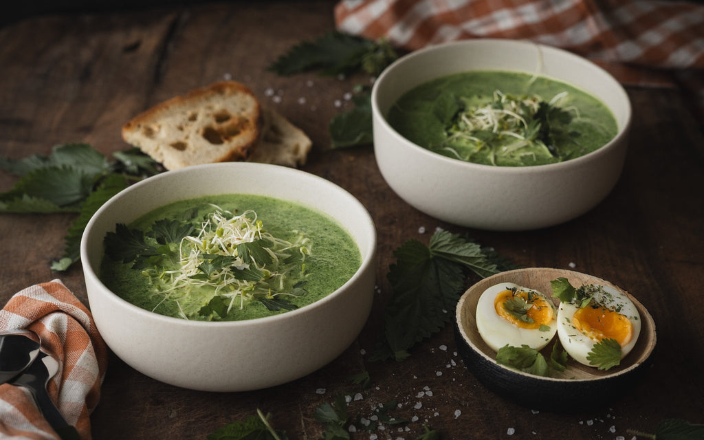 Neslesuppe med egg, en oppskrift fra boka KRAFT